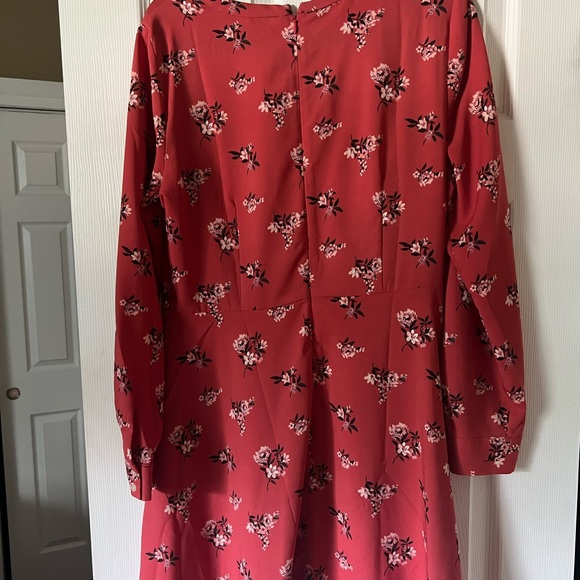Like new!!!Loft floral pleated cuff dress - Picture 4 of 4